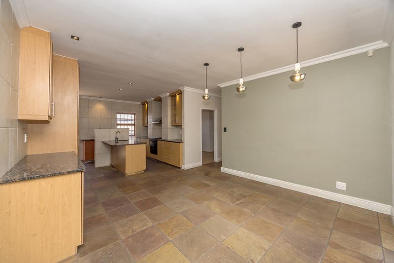 5 Bedroom Property for Sale in Bloubergrant Western Cape